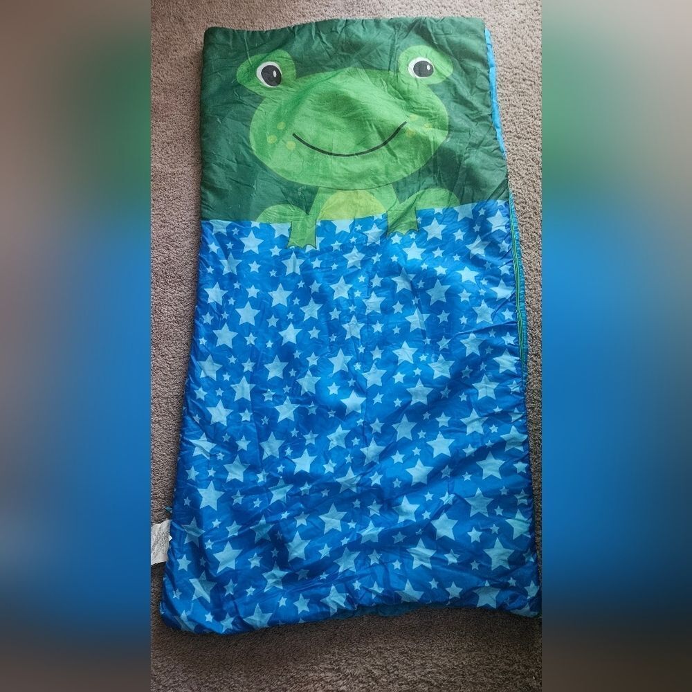 Green and Blue Frog Pattern Blanket